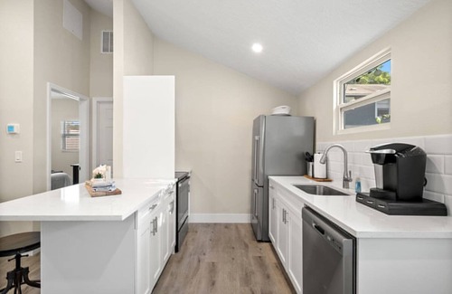 Courier City - Oscawana House | Soho Suite by Brightwild Steps to Soho