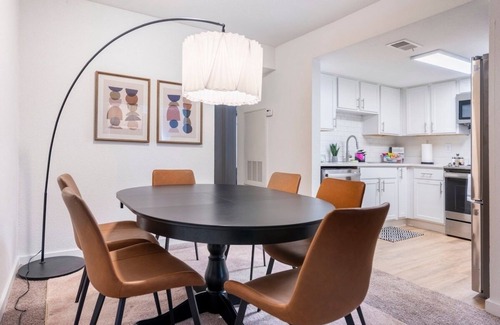 South Lamar Apartment | SoLa OASIS 2BR King Suite, Fully Stocked, Pool+Gym