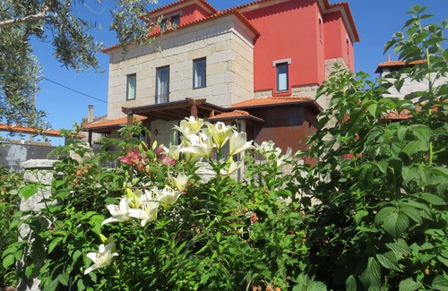 Seia House | Solar dos Alperces Double bedroom, private bathroom. Price/room/night