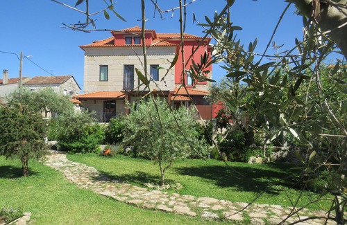 Seia House | Solar dos Alperces Double bedroom, private bathroom. Price/room/night