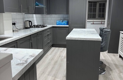 Burslem House | Sole Diamond Home. 3 bedroom, 5sleeps, 1 king, 1 double and 1 single size.
