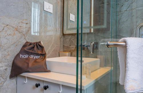 North Ridge Apartment | SOLEA 1 bedroom apartment - Central, comfortable, cozy, balcony, pool, gym