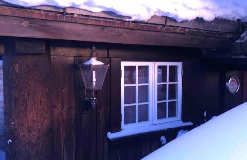 Kroderen Ski Chalet | Solehøgda 71. Unik tømmerhytte som er håndlaget