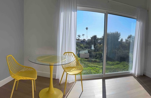 Bay Ho House | Soleil: a mid-century modern beach vibe