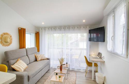 Chalons-en-Champagne Apartment | Soleil d'Été - Netflix & Wifi - Balcon - Climatisation - Parking Gratuit - check-in 24H24 - Emplacement Vélos - GoodMarning