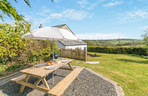 Ashwater House | Somerdale - Three Bedroom House, Sleeps 5