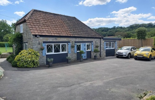 Compton Dundon Cottage | Somerset, detached cottage, large enclosed garden, hot tub, pet friendly!