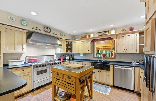 Winhall House | Something for everybody! This house is a crowd pleaser!n6 Bedrooms/Sleeps 13!