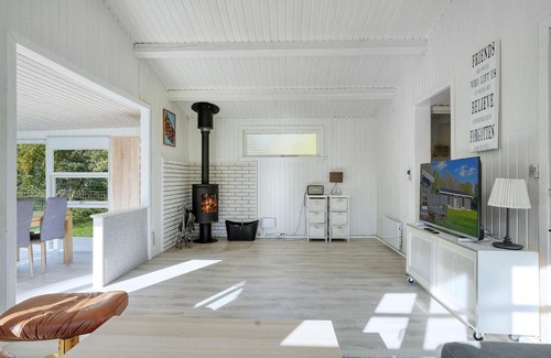 Hojby House | Sommerhus i nærheden af strand og skov