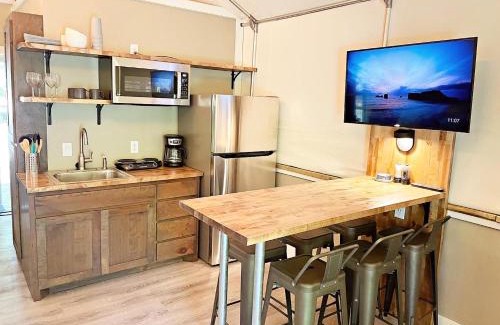 Sutherland Springs House | Son's Rio Cibolo Birdhouse Cabin #19 Family Cabin that Sleeps 6 Comfortably!