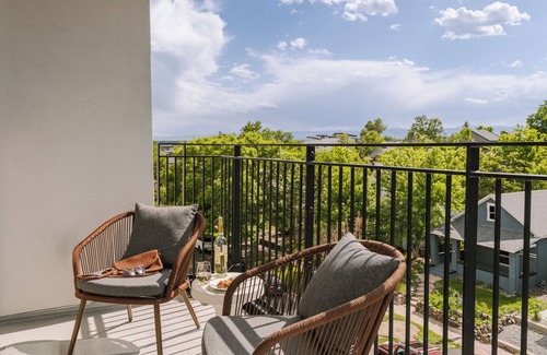 Jefferson Park Apartment | Sonder at Skyline | Superior One-Bedroom Apartment w/Balcony