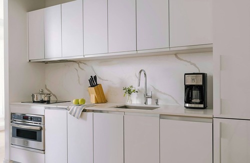 Financial District Hotel | Sonder by Marriott Bonvoy Battery Park Apartments Financial District