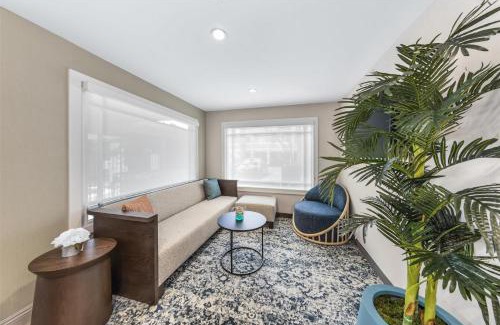 Chatsworth Hotel | Sonesta ES Suites Chatsworth