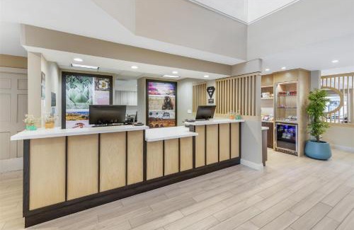 Chatsworth Hotel | Sonesta ES Suites Chatsworth