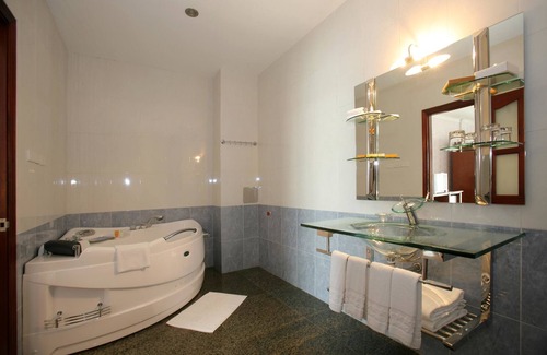 Vinh Yen Hotel | Song Hong Resort
