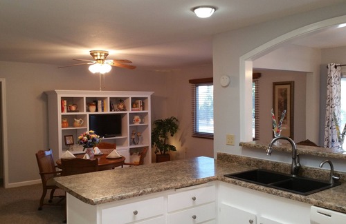 Sun City West House | Sonnet Sunshine Retreat - Your Home Base in Sunny Sun City West!
