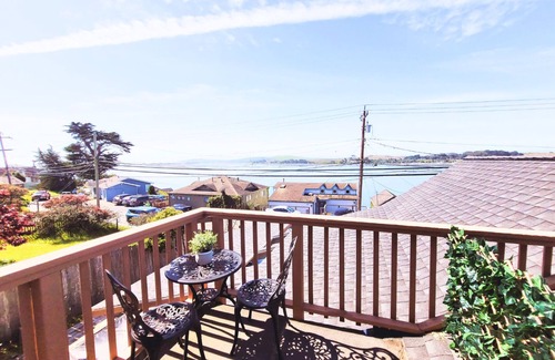 Old Town House | Sonoma Coast Retreat - Charming 2-bedroom house in tranquil Bodega Bay with WiFi