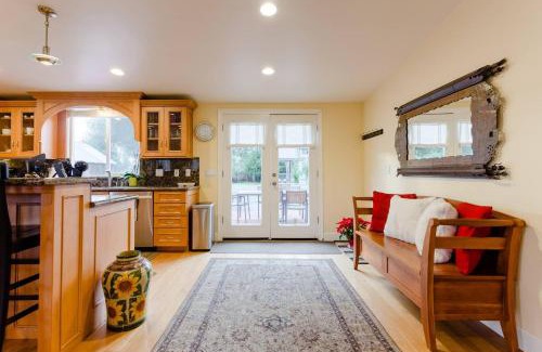 Sonoma House | Sonoma Wine Country Bungalow
