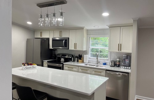 Stokes House | Soothing 3-bedroom house with AC in Winston-Salemnclose to highway nrestaurants