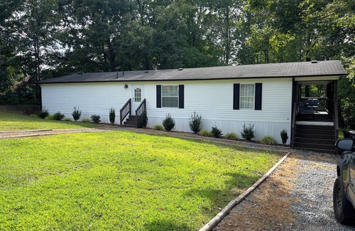 Stokes House | Soothing 3-bedroom house with AC in Winston-Salemnclose to highway nrestaurants