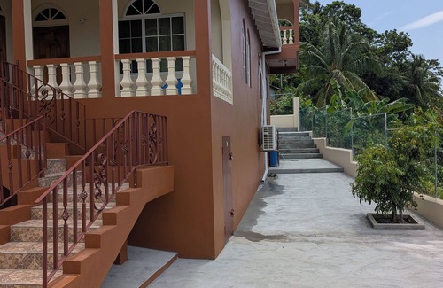 Hope Bay House | Soothing 3-bedroom house with AC in Hope Bay