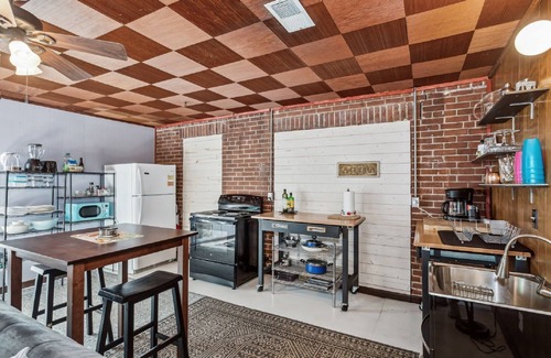 North Hill House | Soothing "Artists" Loft with large covered patio