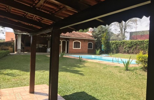 Caiocara Ski Chalet | Soothing chalet with swimming pool, soccer field, lake, and WiFi in Atibaia