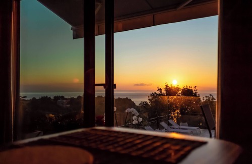 Spisone Villa | Soothing suites in villa with swimming pool and sea view in Taormina, Sicily