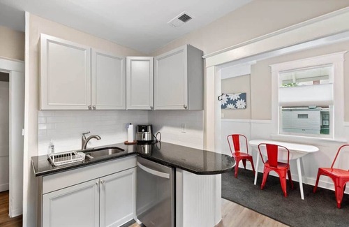 Midtown Apartment | Sophisticated 2 Bedroom w/Queen Beds, "Location!"