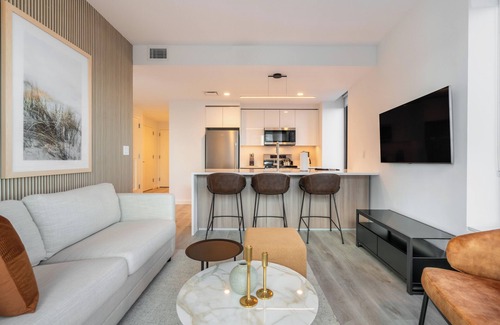 Hunters Point Apartment | Sophisticated One-Bedroom in Greenpoint, Brooklyn