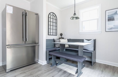 Southern Pines Cottage | SoPi Cottage - Walk to Town - King Bed
