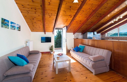 Neromilos Apartment | Soso's Sea View Apartment