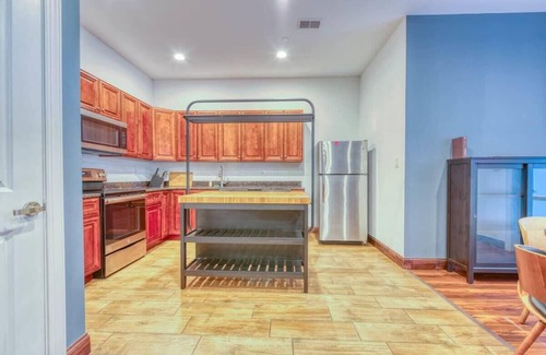 West Poplar Apartment | Sosuite | 2BR Apt w W/D, Gym, On-SIte Restaurant