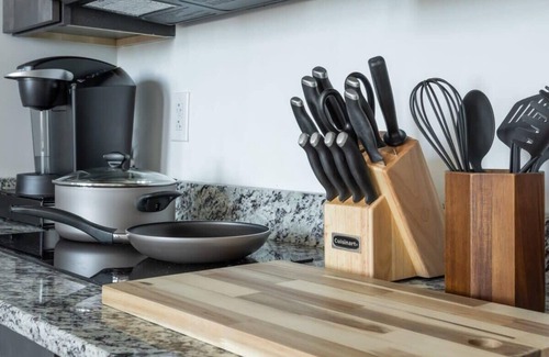 West Poplar Apartment | Sosuite | 2BR Apt w W/D, Gym, On-SIte Restaurant