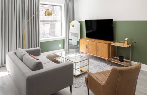 Rittenhouse Row Apartment | Sosuite | Corner 1BR Apt w Laundry, Workspace