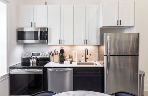 Rittenhouse Row Apartment | Sosuite | Penthouse 1BR Apt w Arch Windows, W/D