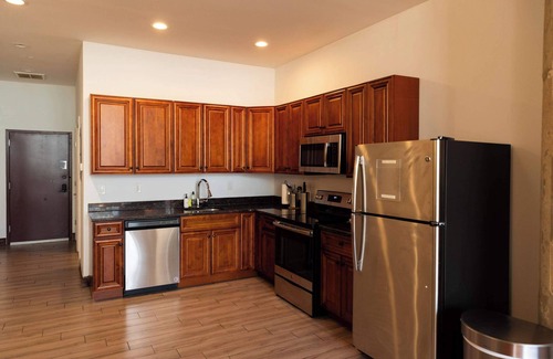 West Poplar Apartment | Sosuite | Studio w W/D, Gym, On-Site Restaurant