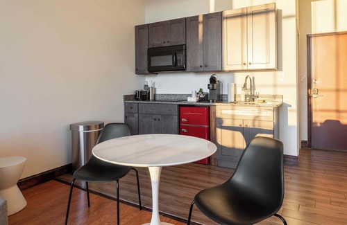 West Poplar Apartment | Sosuite | Studio w W/D, Gym, On-Site Restaurant