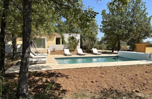 Saint-Maximin-la-Sainte-Baume Villa | Sous les oliviers, Villa entière 6 personnes, climatisée, piscine chauffée