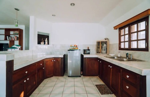 San Pedro House | Soul Shine Main House with wifi (Starlink)
