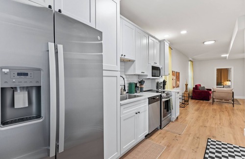 Soulard Apartment | Soulard 1BR Gem: Sleeps 6, Luxe Comfort & 55” TVs