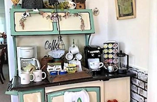 Fayette County House | Soules Barn & Bunkhouse ~ Experience a night in the country!