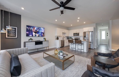 Whitebridge House | Sound of Speed - Mins to Downtown - Rooftop Deck - Sleeps 8