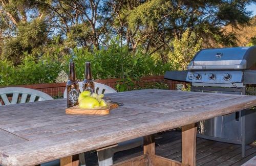 Moetapu Bay House | Sounds Magic - Moetapu Bay Bach