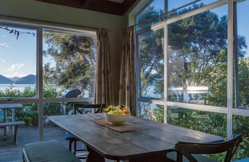 Moetapu Bay House | Sounds Magic - Moetapu Bay Bach