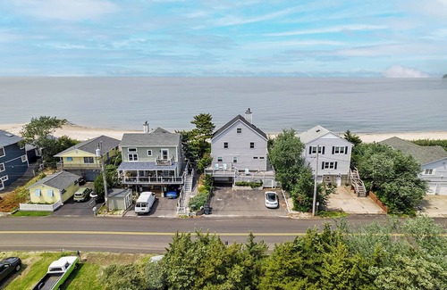 Wading River House | Soundview Beach House 4BR Panoramic Views