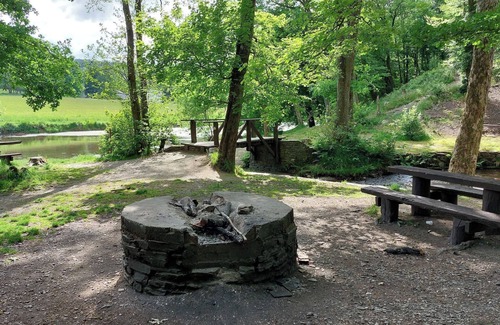 Herbeumont House | Sous le Charme. Large-capacity self-catering cottage (12-16 people)
