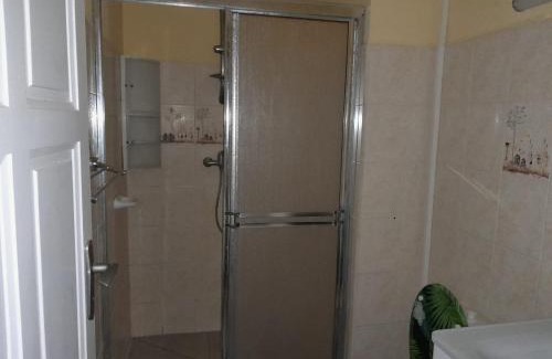 Saint-Joseph House | Sous le MAHOGANY