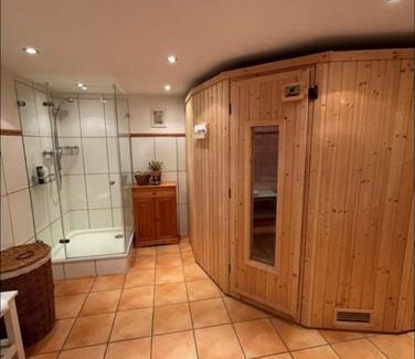 Mundelheim Apartment | Souterrain-Apartment mit privater Sauna (inkl.)
