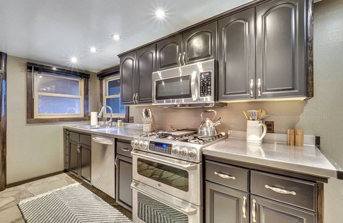 Charlevoix House | South Arm of Lake Charlevoix | Private Dock | Pickleball driveway| Fireplaces